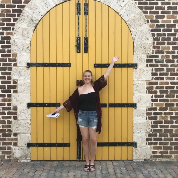 Meet your Posher, Jessica - Picture 3 of 4